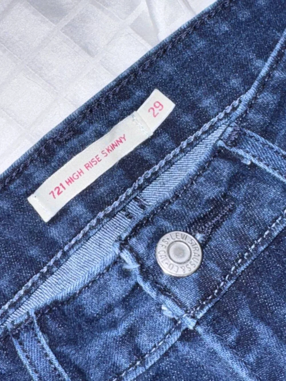 Levi's High Rise Dark Wash Skinny Jeans - 29P
